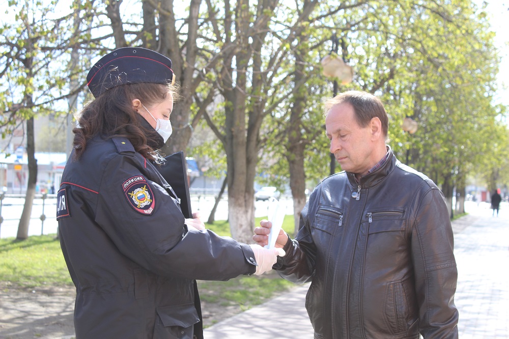 Сотрудники полиции г.о. Серпухов проводят профилактические беседы среди граждан